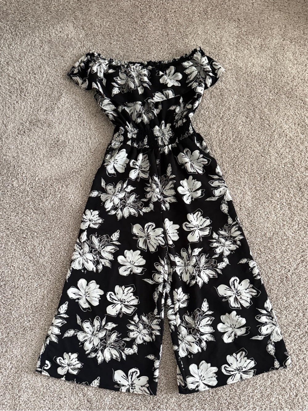 Amisu Black and White Floral Off-Shoulder Wide-Leg Jumpsuit